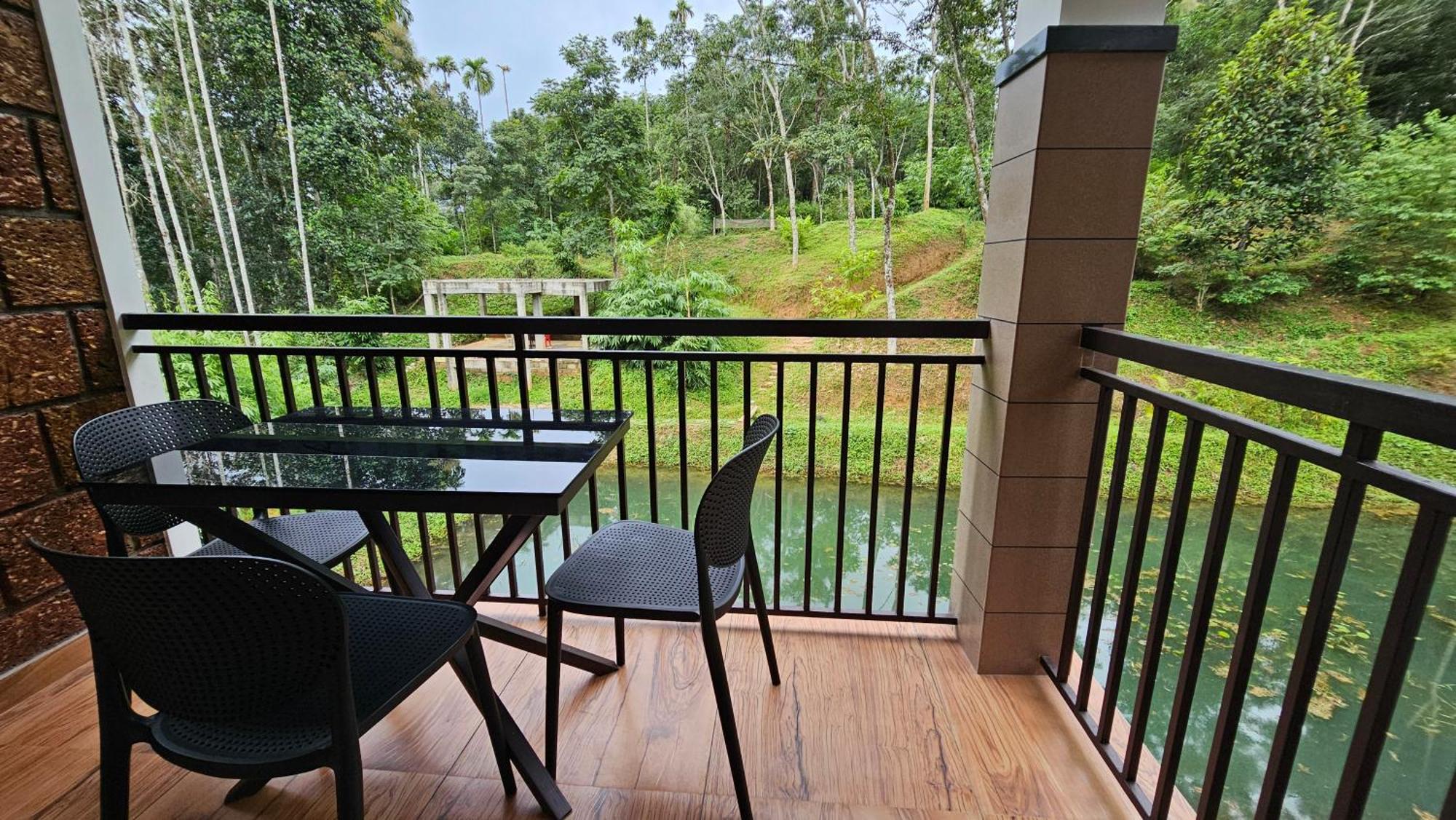 Casta Wild Resort Batheri Extérieur photo